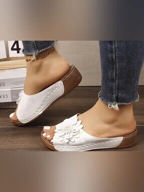 NWT Women’s White 3D Floral Slide Sandals US size 8.5 UK 40 & Anklet 🎁